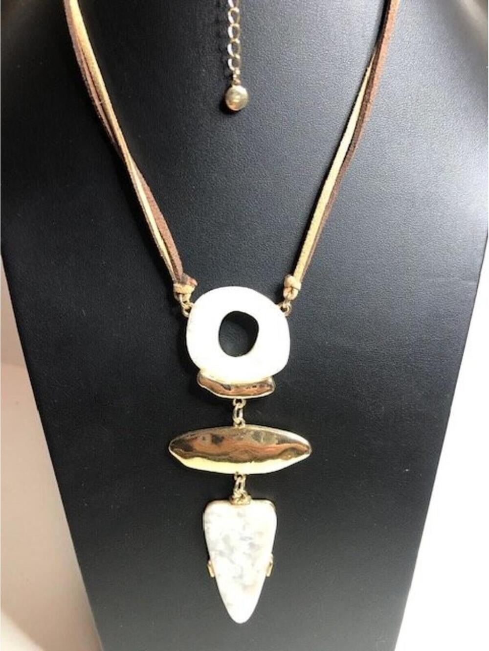 B1316 C1946 Boho Statement Pendant Necklace Gold Tone White Stone Faux Suede